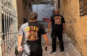 mediadores de desokupa brothers entran a la vivienda en toledo